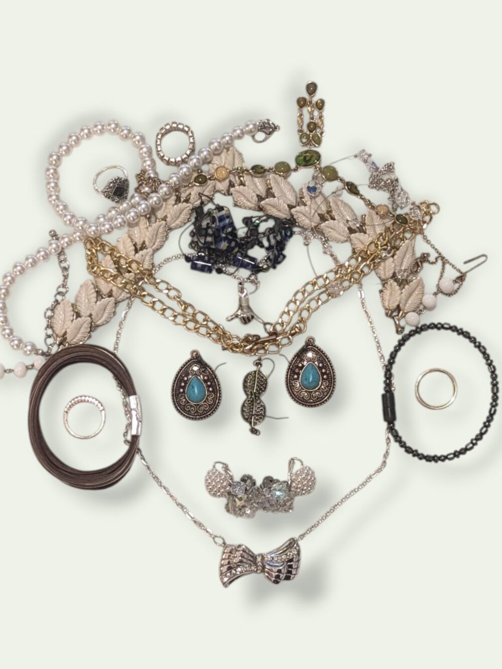 BETSIQUE - Vintage To Now Jewelry Lot - 087